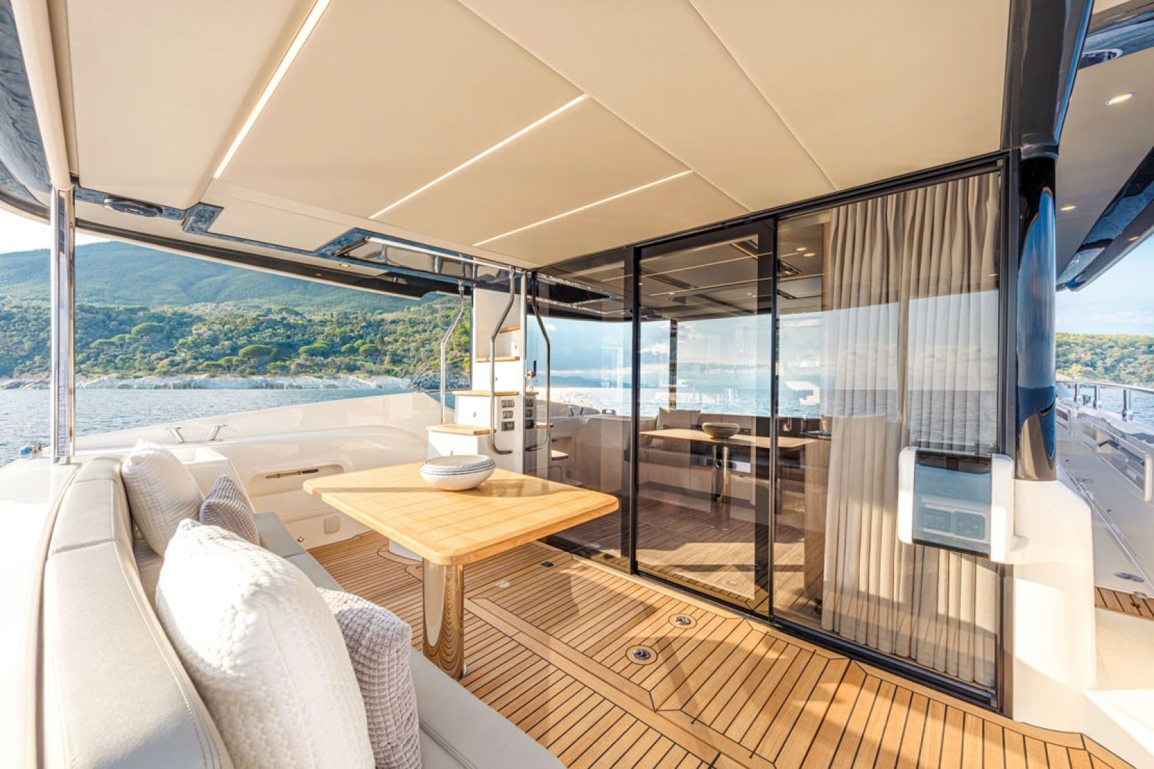 Slide: The Image of Absolute Navetta 52 2024 - 1710173