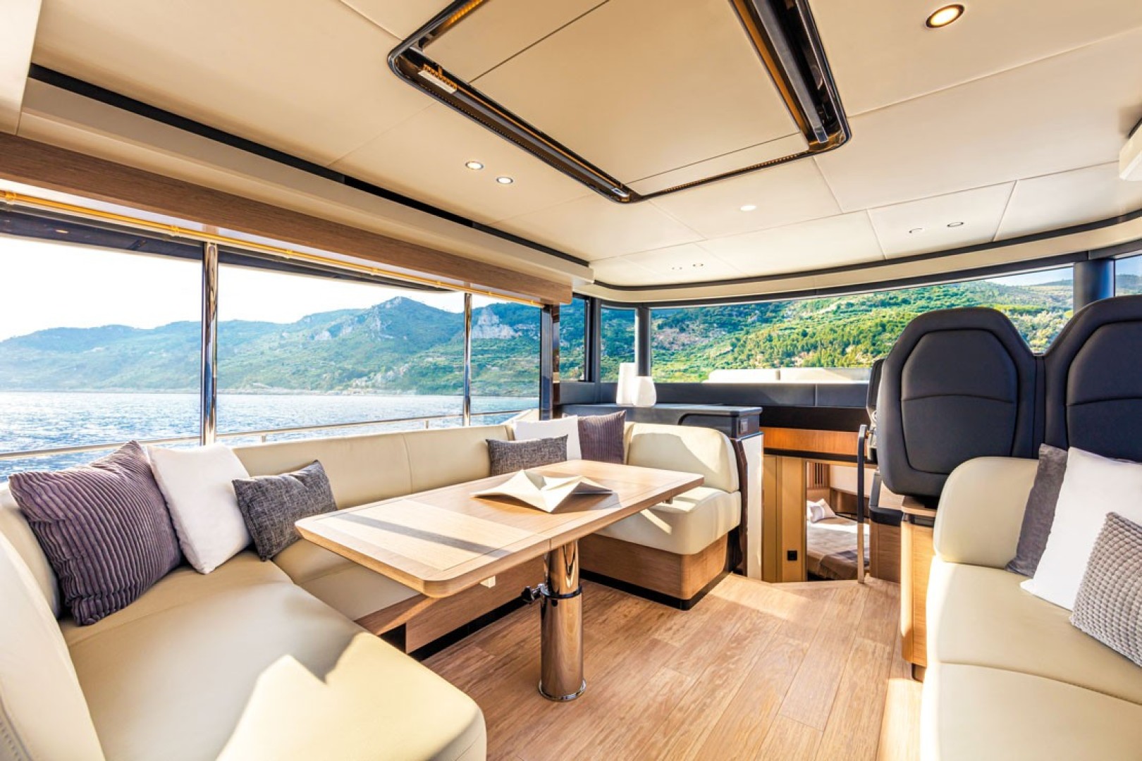 Slide: The Image of Absolute Navetta 52 2024 - 1710178