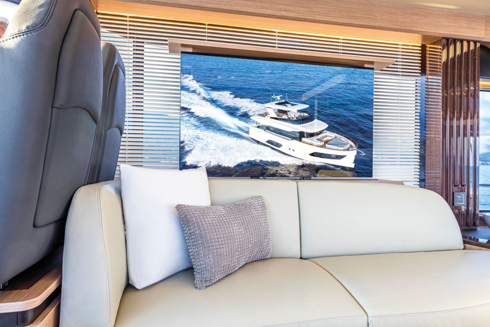 Slide: The Image of Absolute Navetta 52 2024 - 1710179