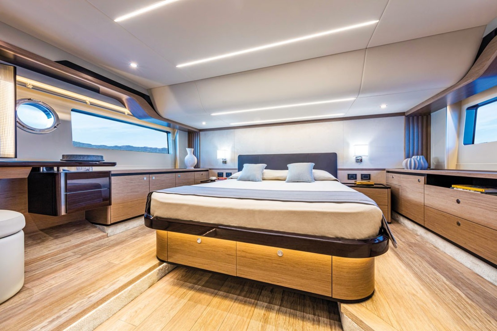 Slide: The Image of Absolute Navetta 52 2024 - 1710180