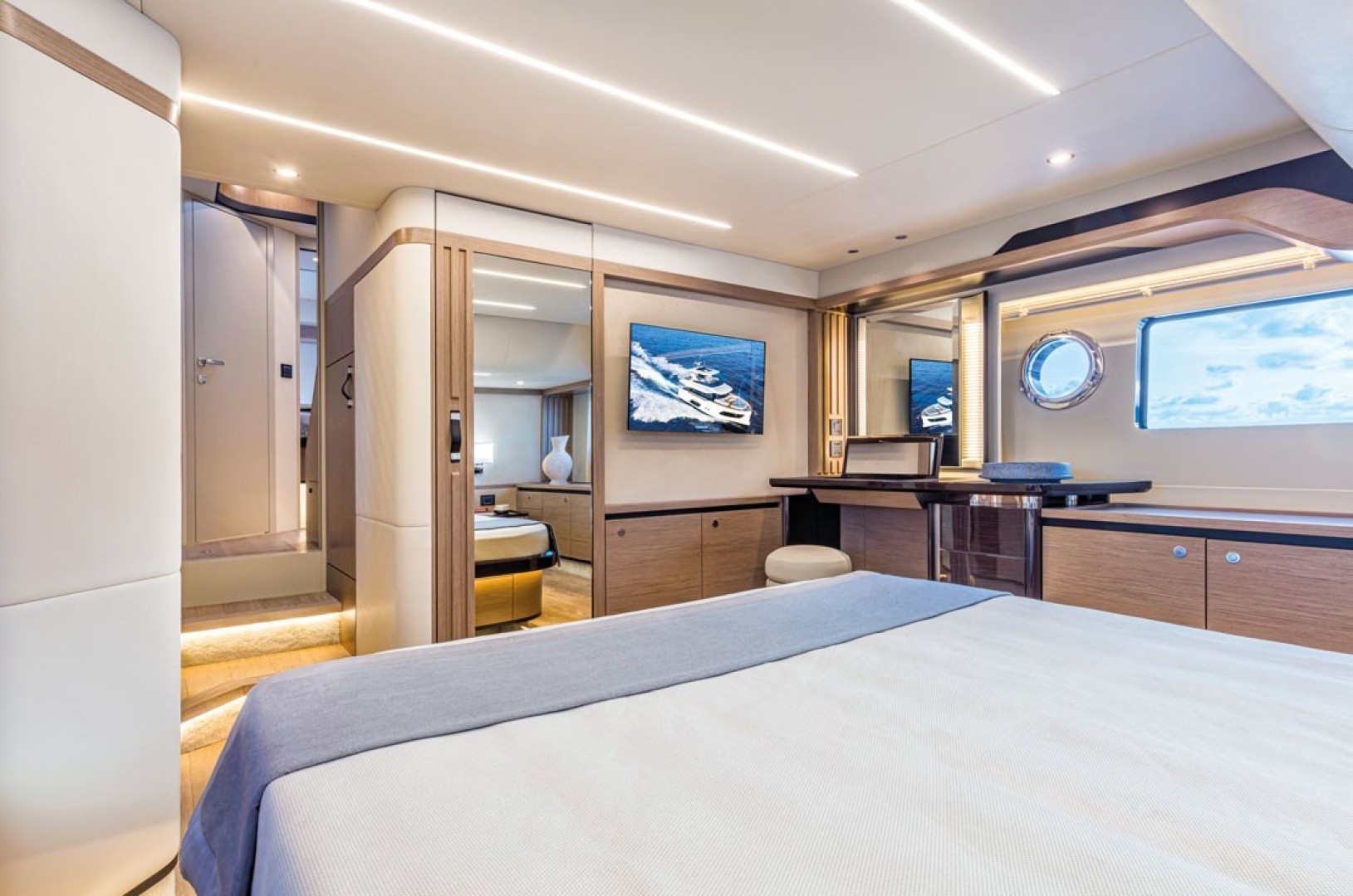 Slide: The Image of Absolute Navetta 52 2024 - 1710181