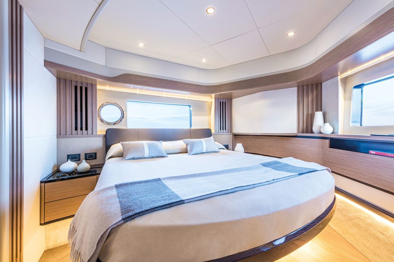 Slide: The Image of Absolute Navetta 52 2024 - 1710182