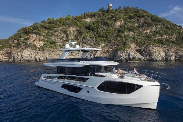 Slide: The Image of Absolute Navetta 64 2024 - 1