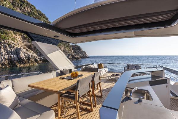 Slide: The Image of Absolute Navetta 64 2024 - 8