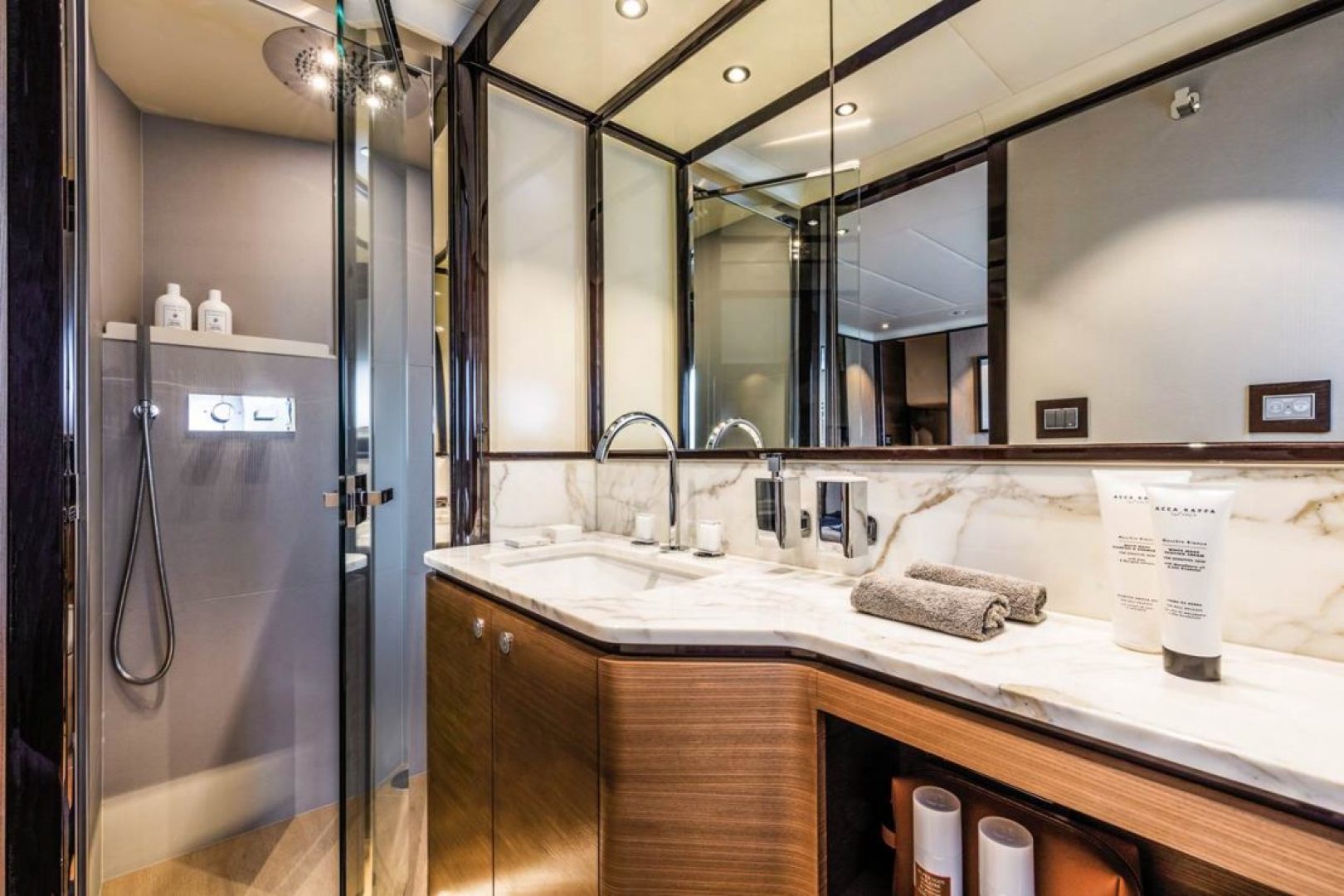 Slide: The Image of VIP Ensuite Head - 1202165