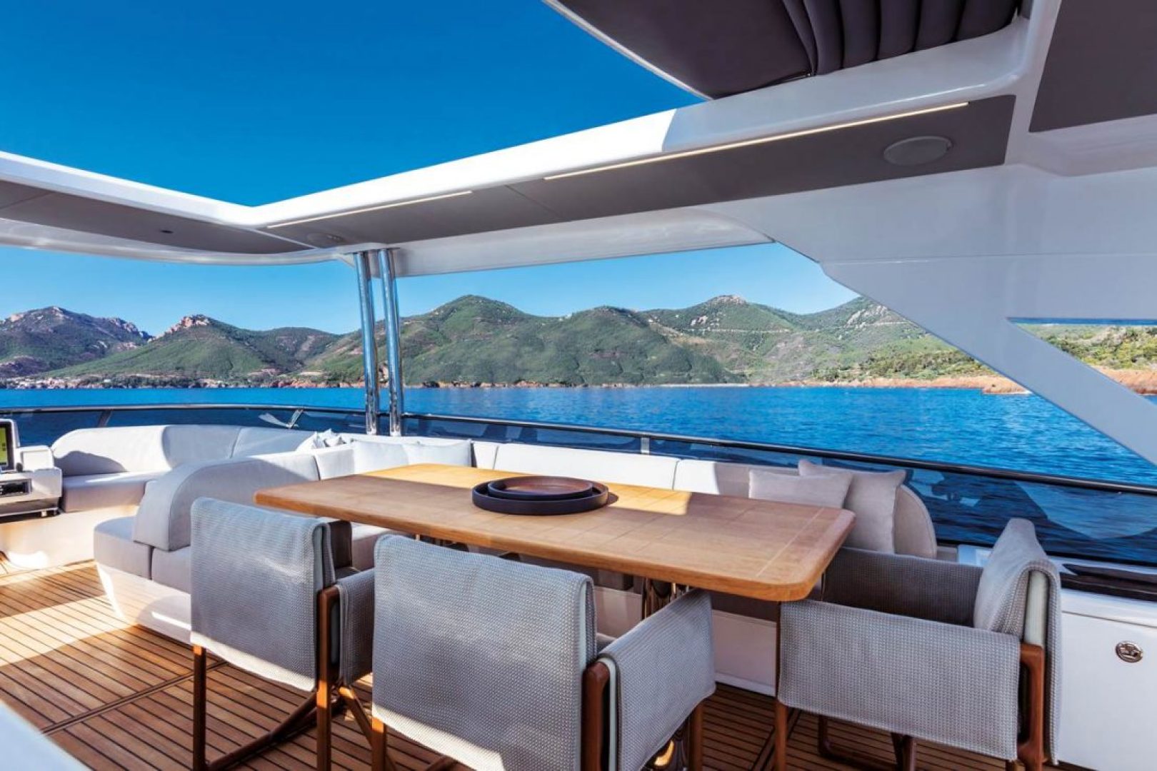 Slide: The Image of Flybridge Dining Area - 1202142