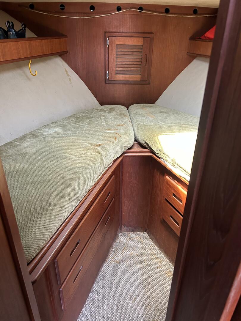 Slide: The Image of Albemarle 320 1990 - 5295204