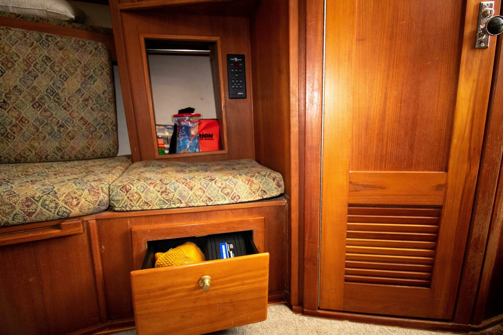 Slide: The Image of Albemarle 320 Express 2003 - 3733533
