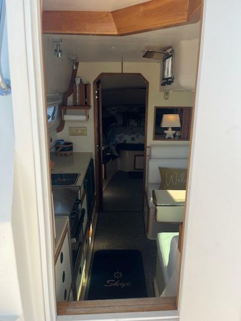 Slide: The Image of Albin 32 2 Command Bridge 2002 - 5535300