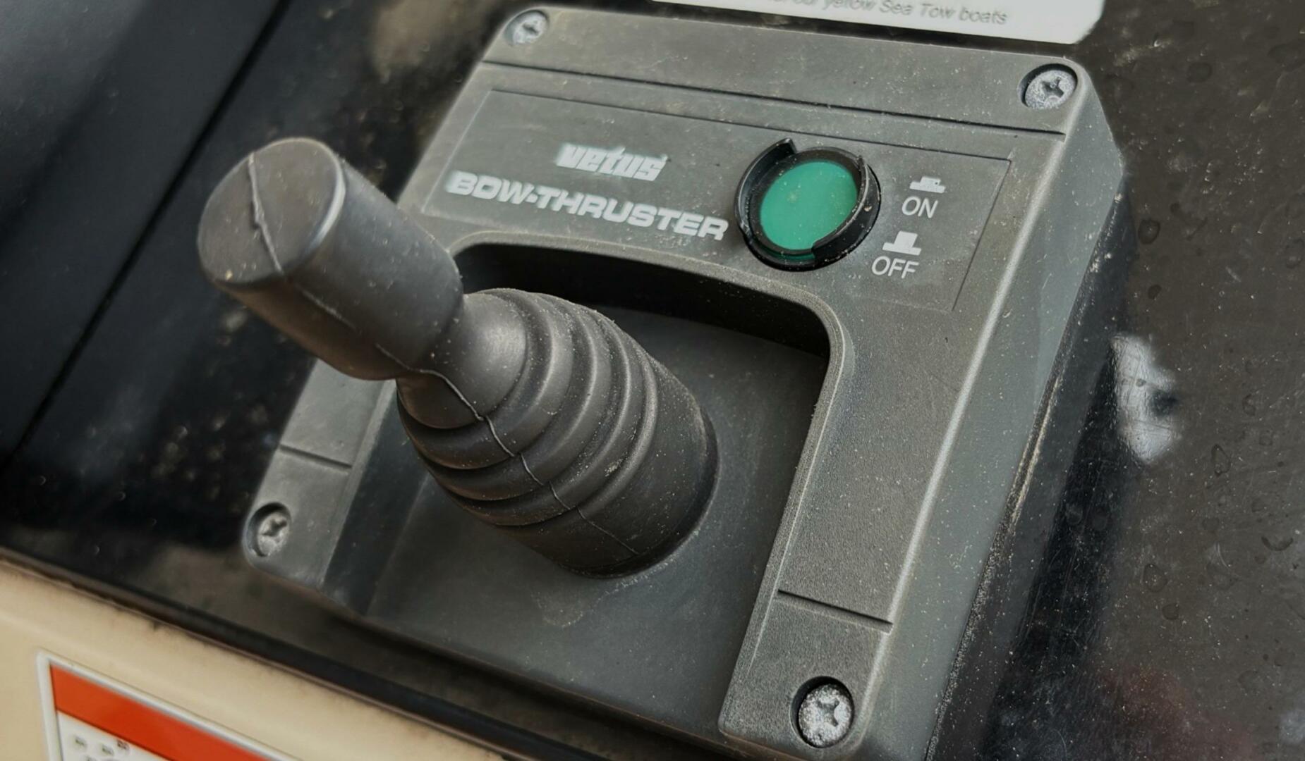 Slide: The Image of Albin 35 Command Bridge 2005 - 5322294