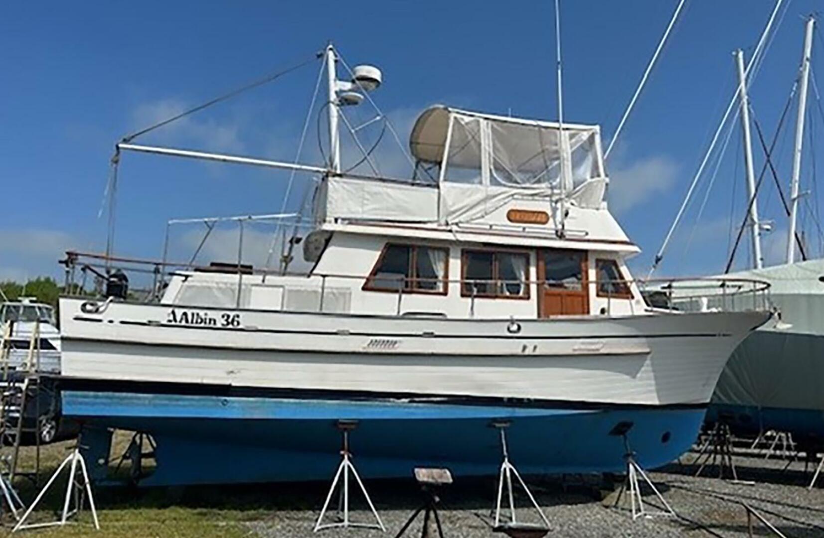 Slide: The Image of Albin 36 Trawler 1988 - 0