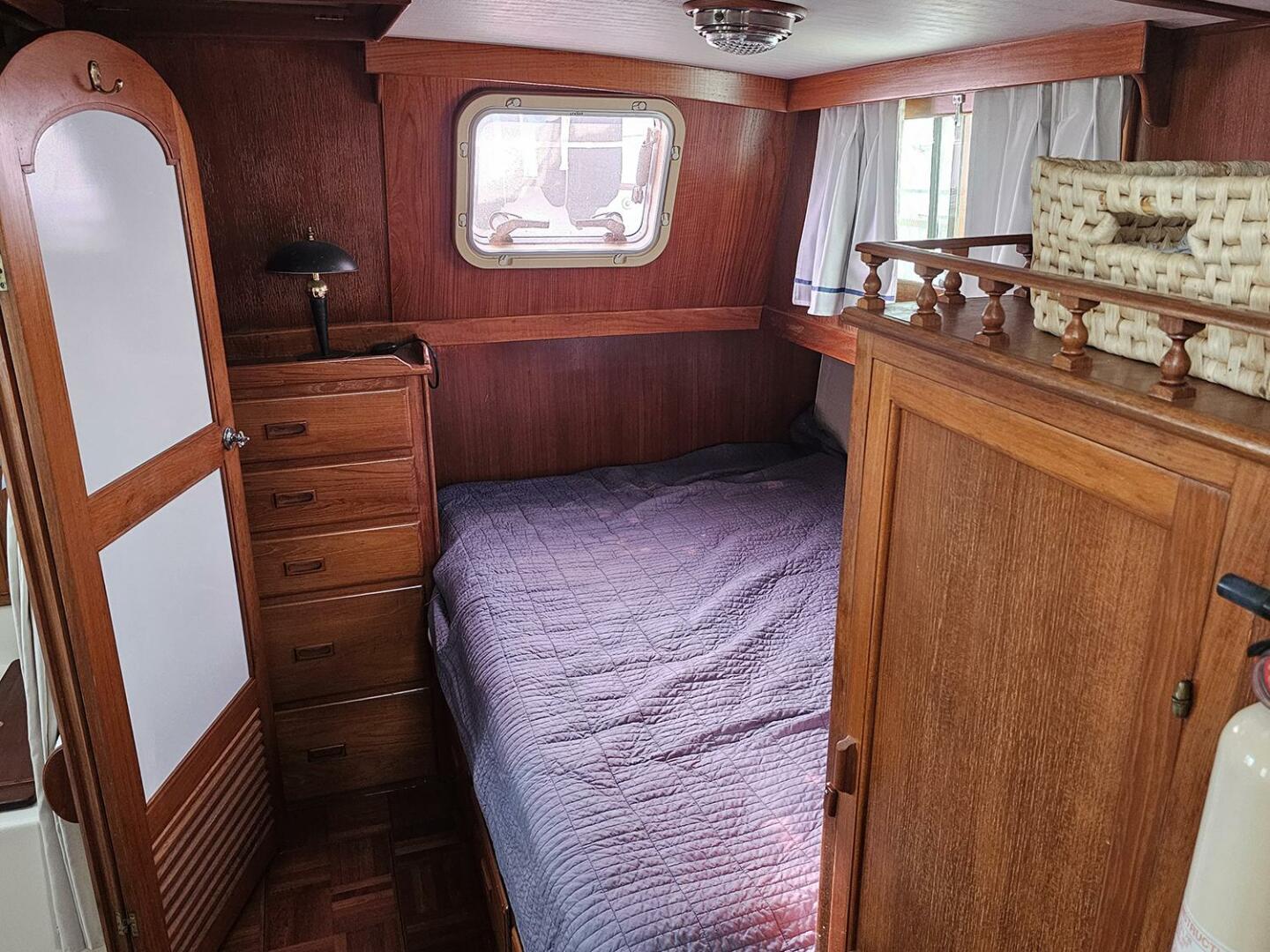 Slide: The Image of Albin 36 Trawler 1988 - 3