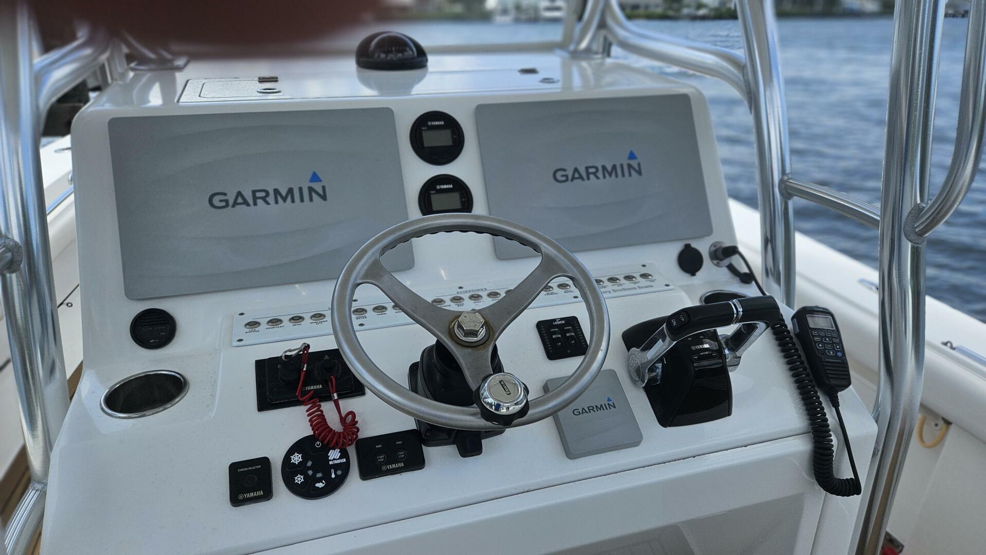 Slide: The Image of Albury Brothers 27 Center Console 2014 - 5216920