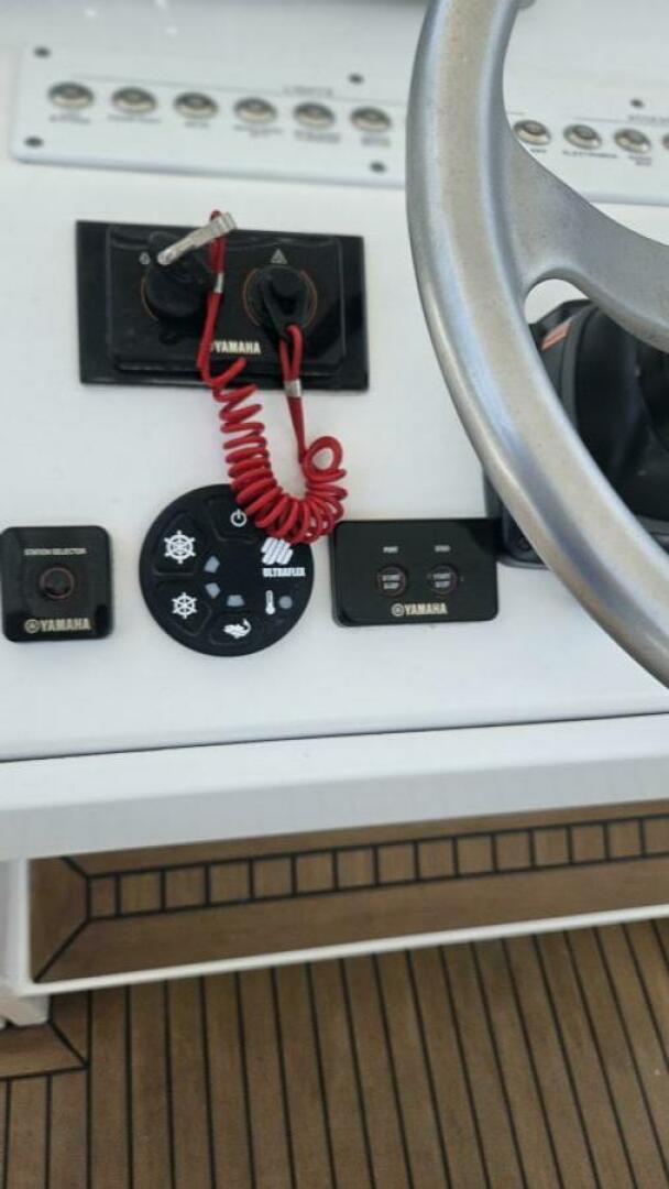 Slide: The Image of Albury Brothers 27 Center Console 2014 - 5216925