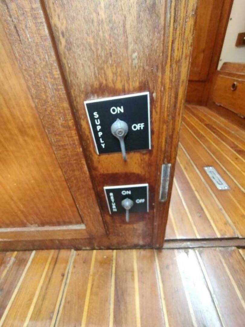 Slide: The Image of Alden 44 1980 - 5620930