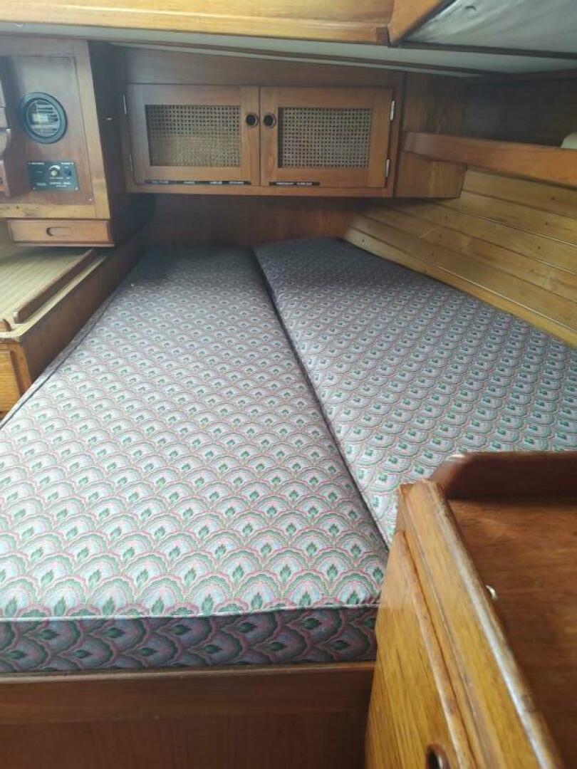 Slide: The Image of Alden 44 1980 - 5622841