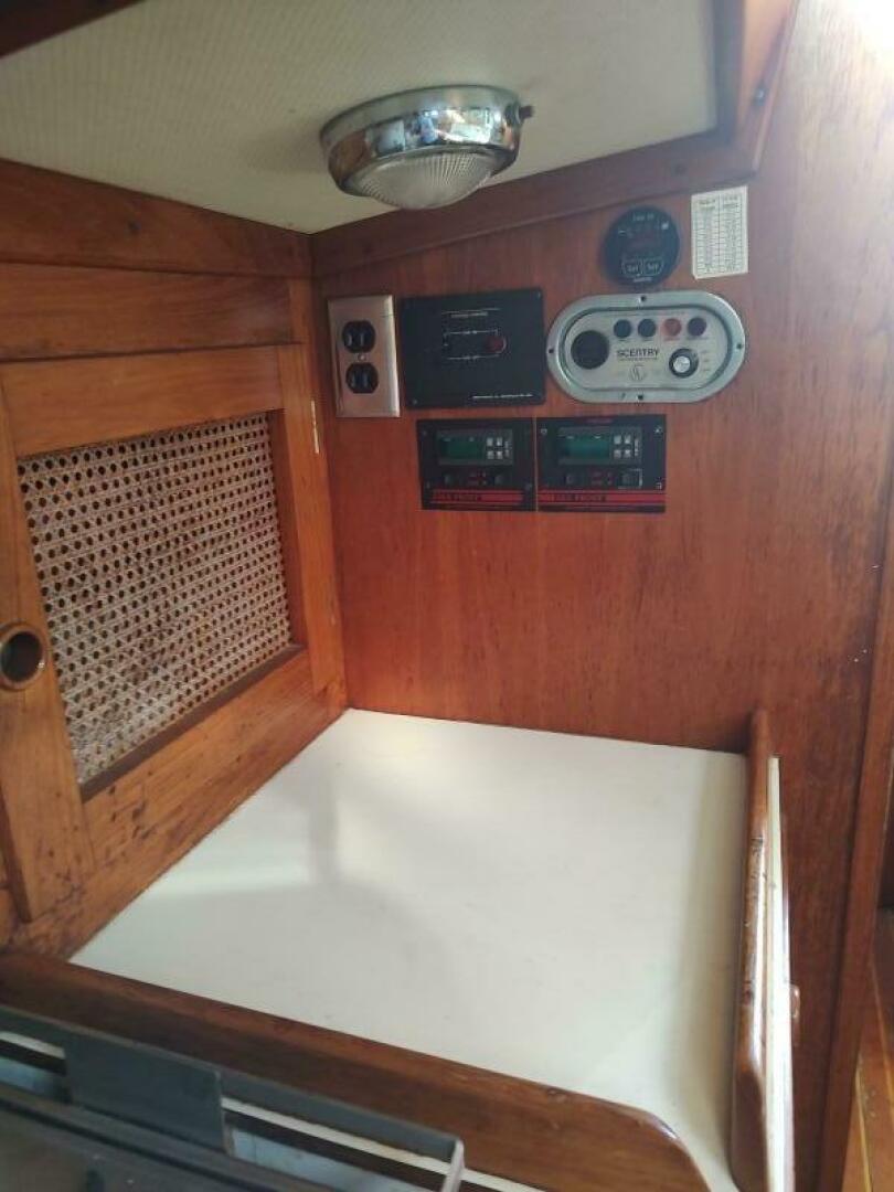 Slide: The Image of Alden 44 1980 - 5622843