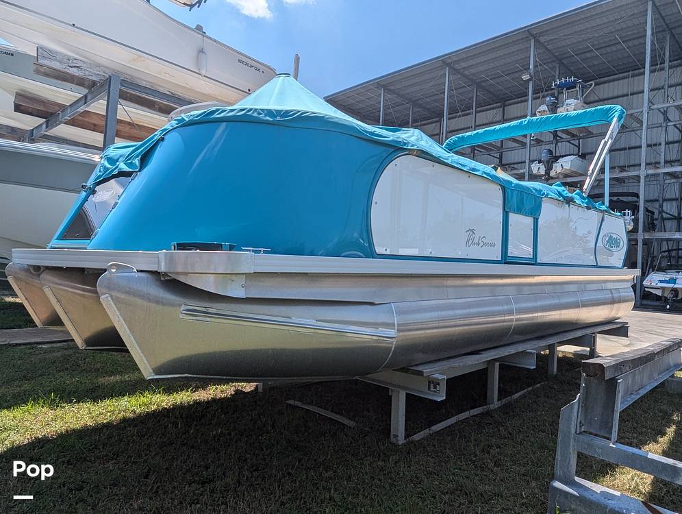 Slide: The Image of Aloha 230 Club Series Triple Tunnel 2023 - 14578558