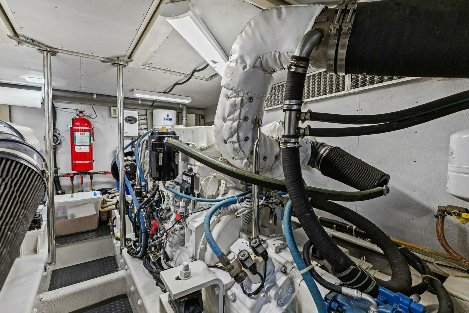 Slide: The Image of 2008 Altima Sedan 52 "Sunshine and Happiness" - Engine room - 5085802