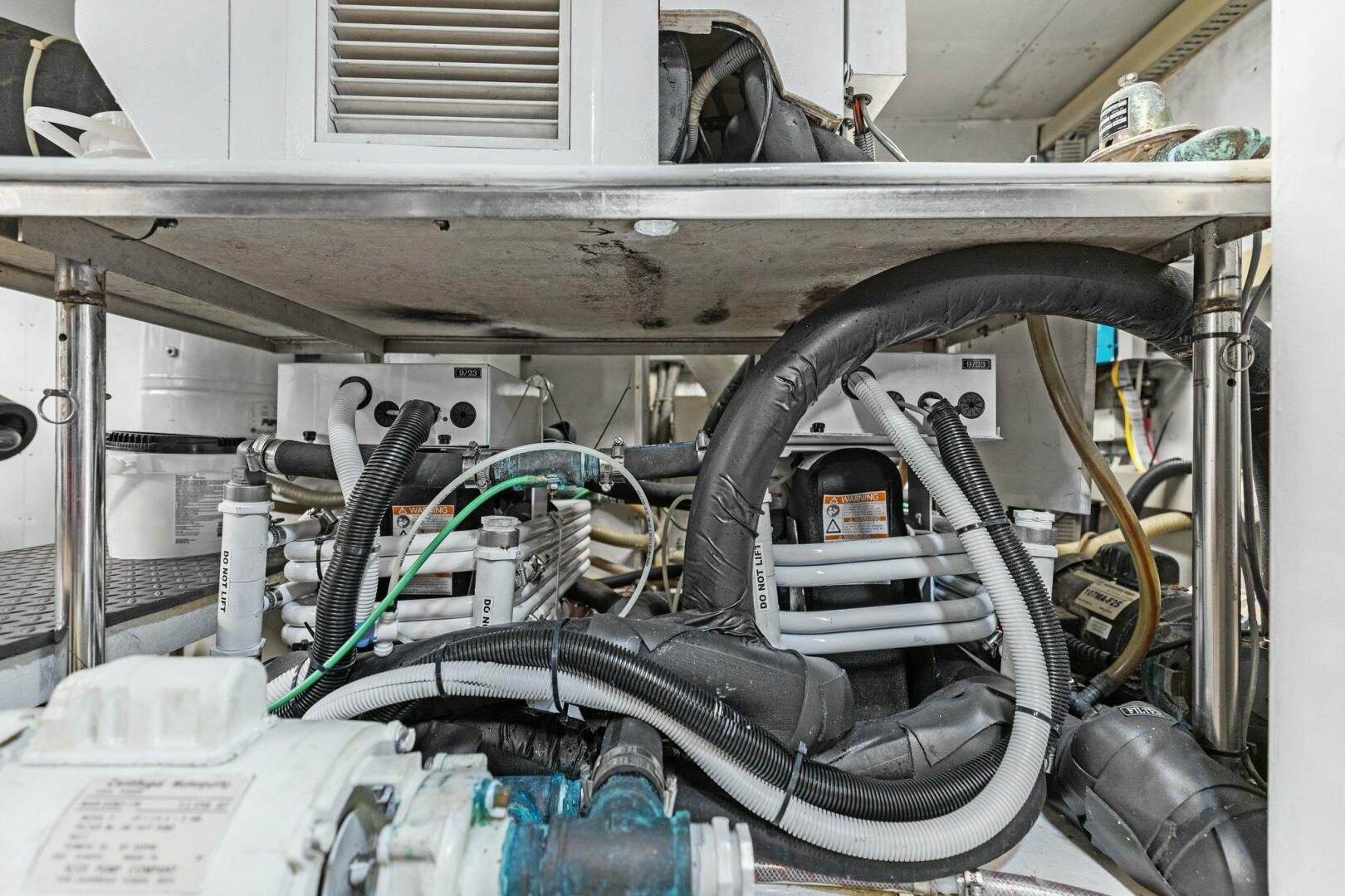 Slide: The Image of 2008 Altima Sedan 52 "Sunshine and Happiness" - Engine room - 5085805