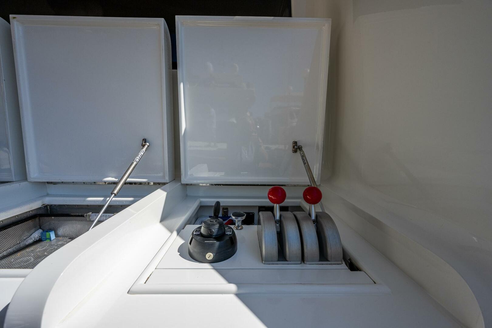 Slide: The Image of Amer Enclosed Flybridge 2001 - 10
