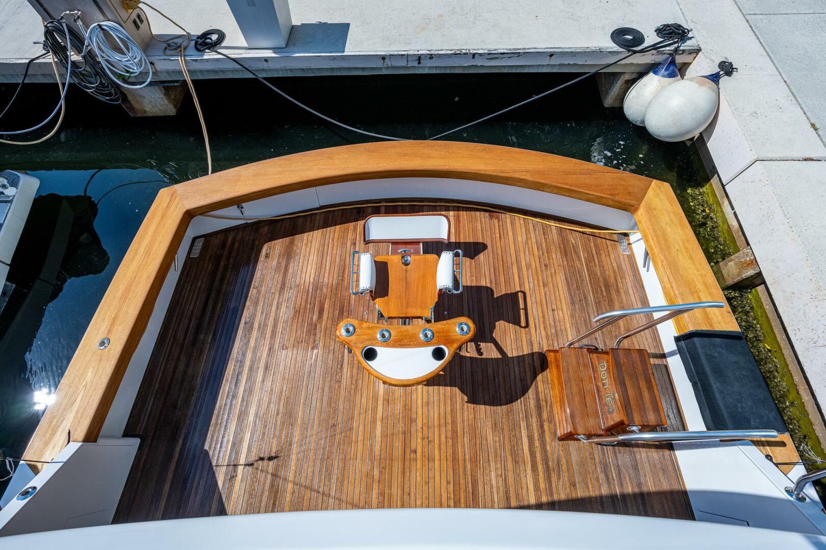 Slide: The Image of Amer Enclosed Flybridge 2001 - 12