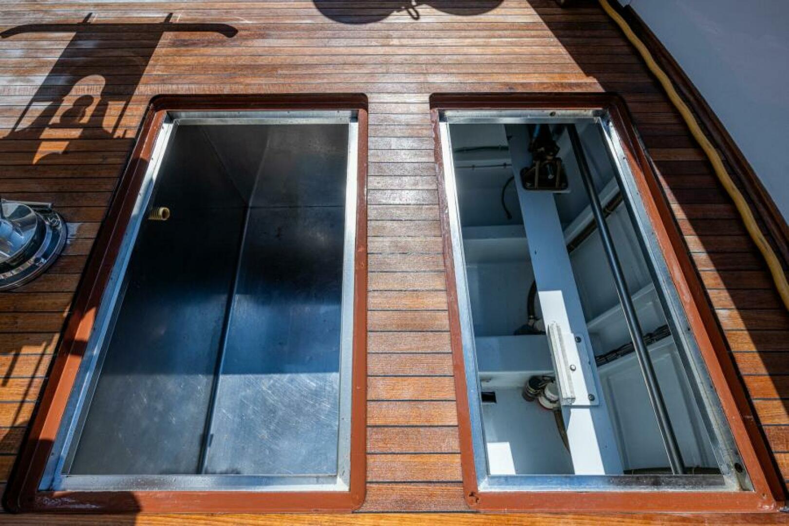 Slide: The Image of Amer Enclosed Flybridge 2001 - 5180801