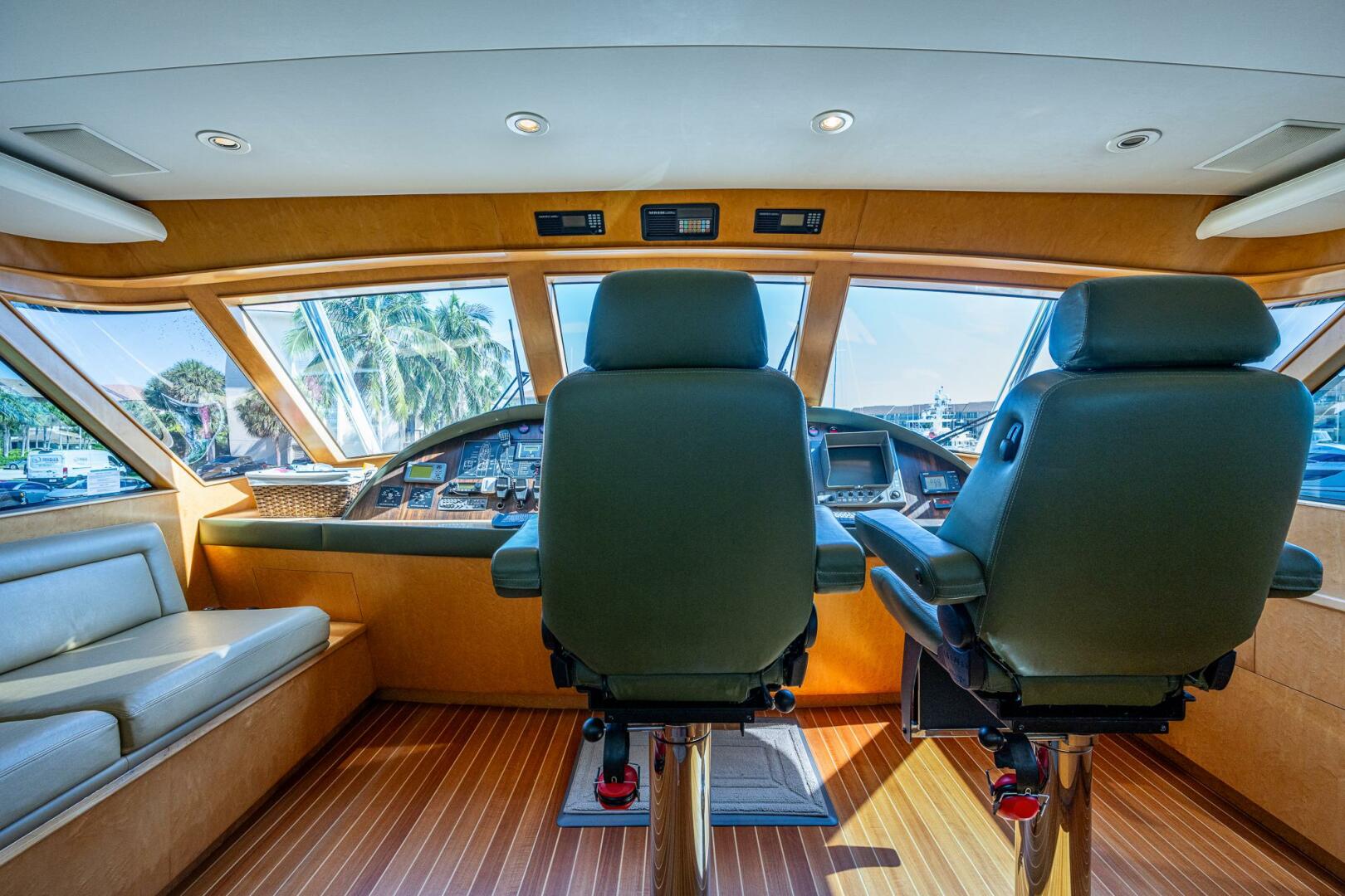 Slide: The Image of Amer Enclosed Flybridge 2001 - 21