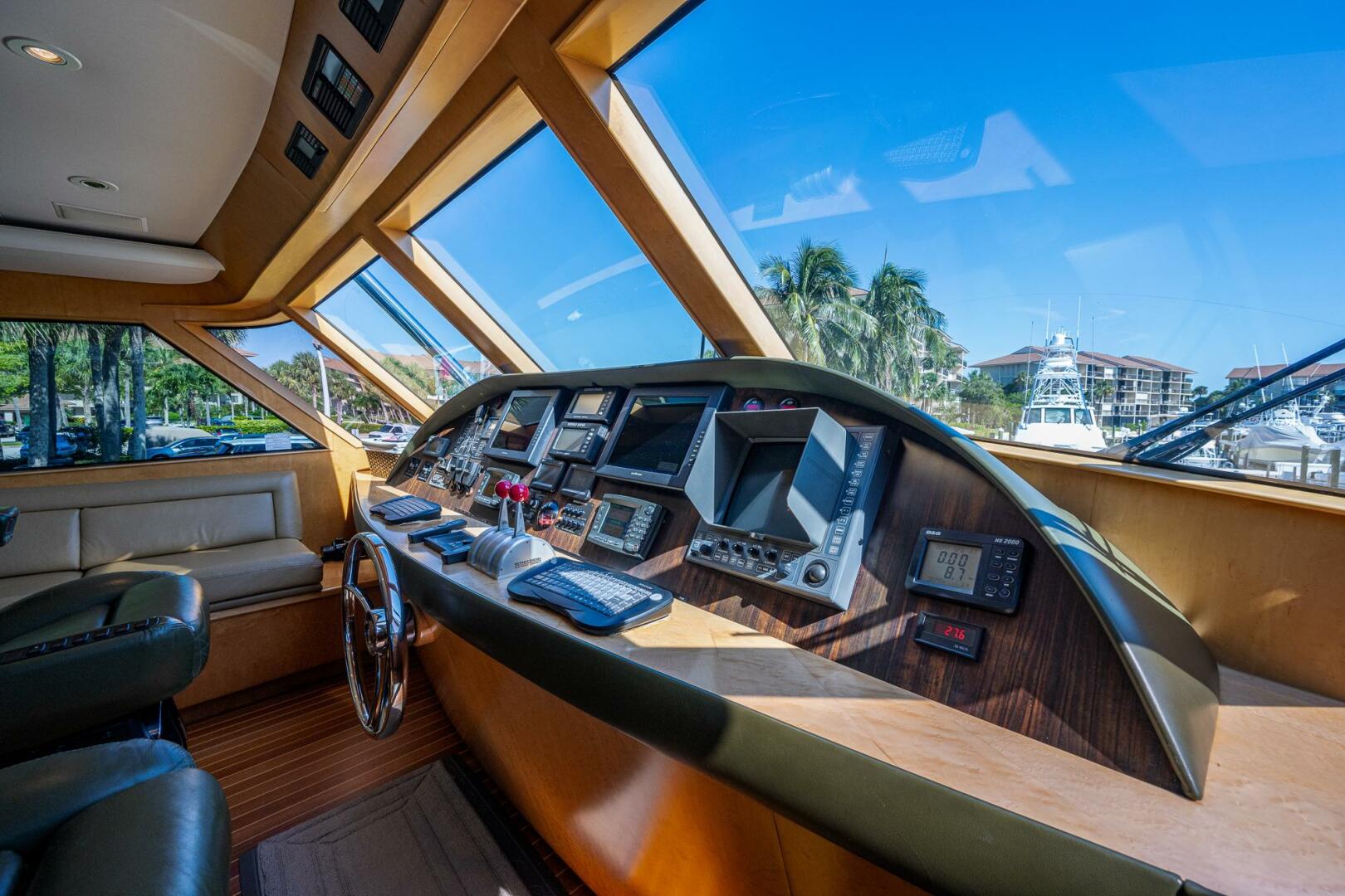 Slide: The Image of Amer Enclosed Flybridge 2001 - 23