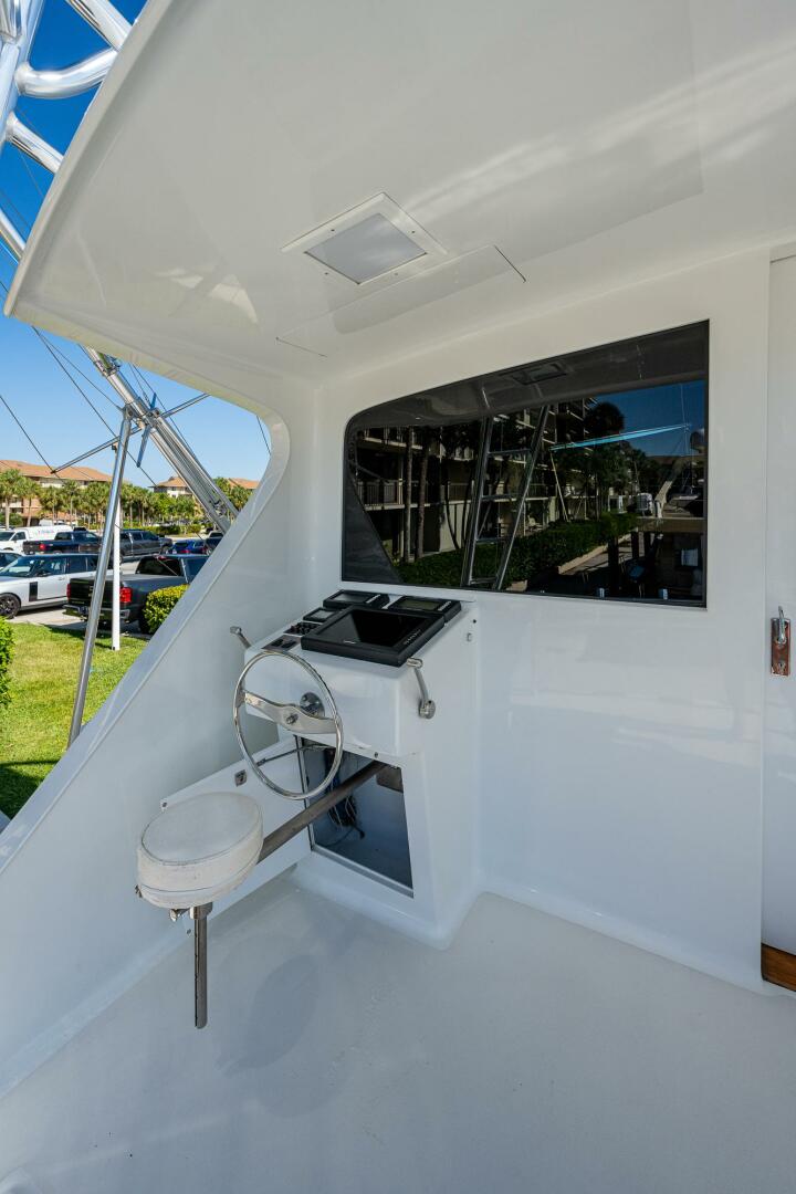 Slide: The Image of Amer Enclosed Flybridge 2001 - 26
