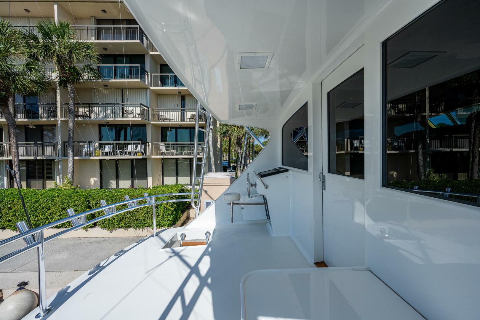 Slide: The Image of Amer Enclosed Flybridge 2001 - 30