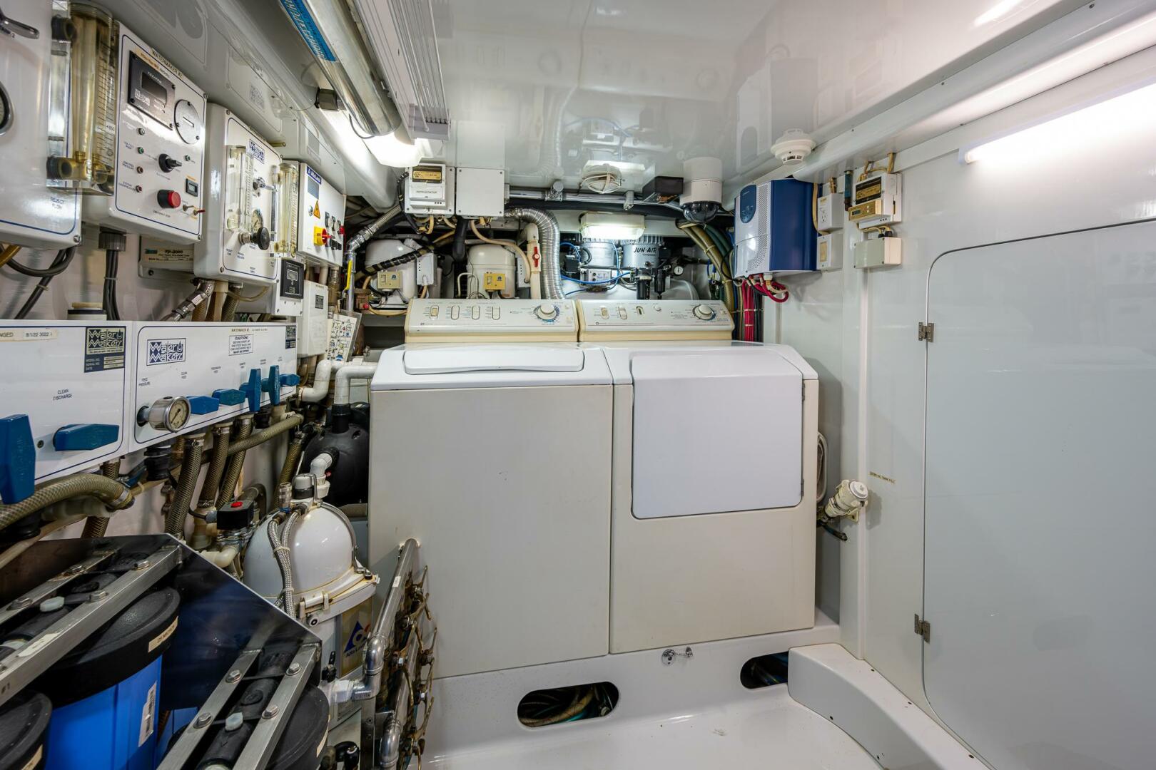 Slide: The Image of Amer Enclosed Flybridge 2001 - 31