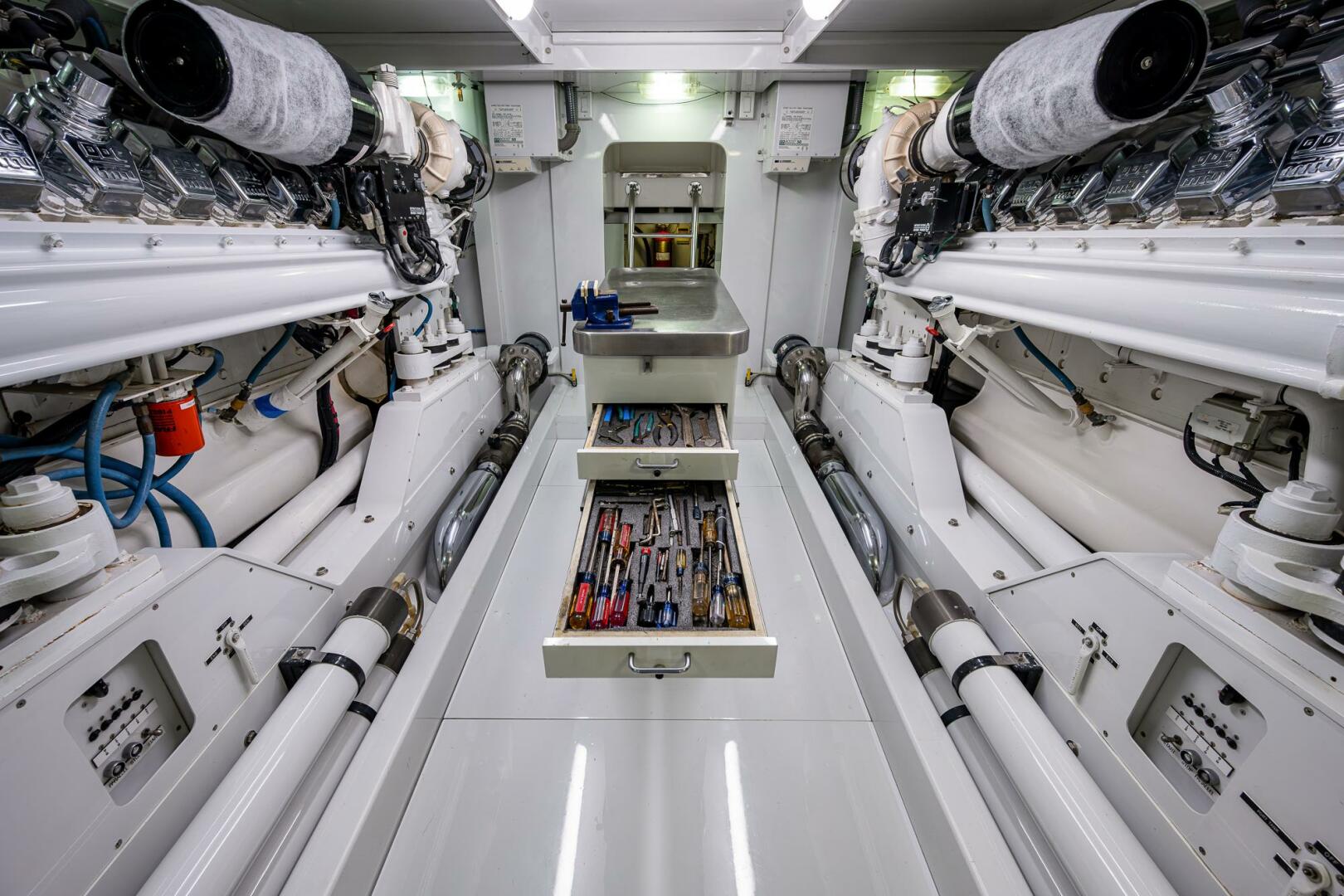 Slide: The Image of Amer Enclosed Flybridge 2001 - 33