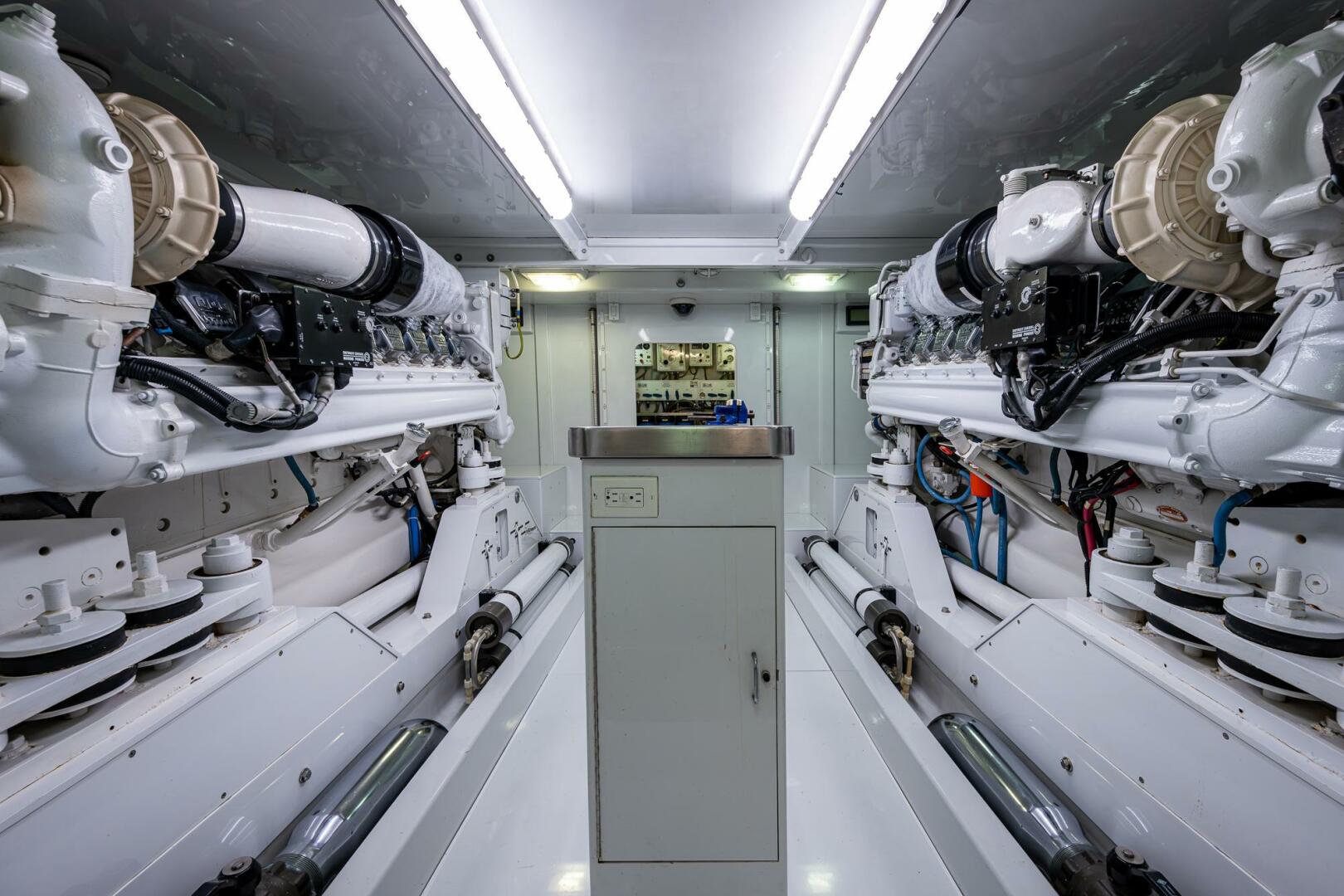 Slide: The Image of Amer Enclosed Flybridge 2001 - 34