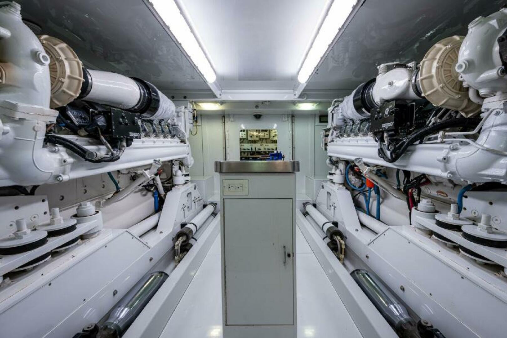 Slide: The Image of Amer Enclosed Flybridge 2001 - 5180820