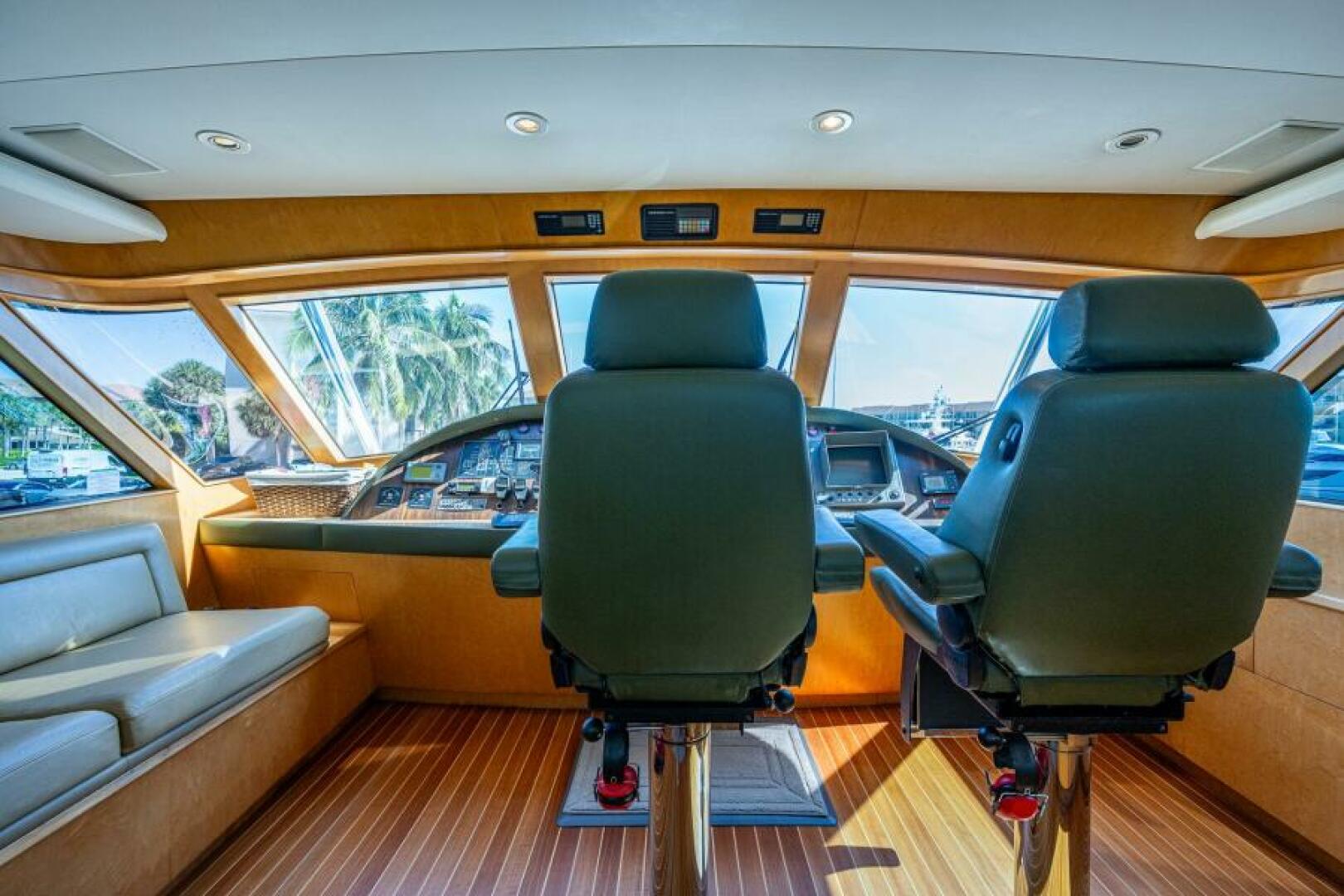 Slide: The Image of Amer Enclosed Flybridge 2001 - 5180807