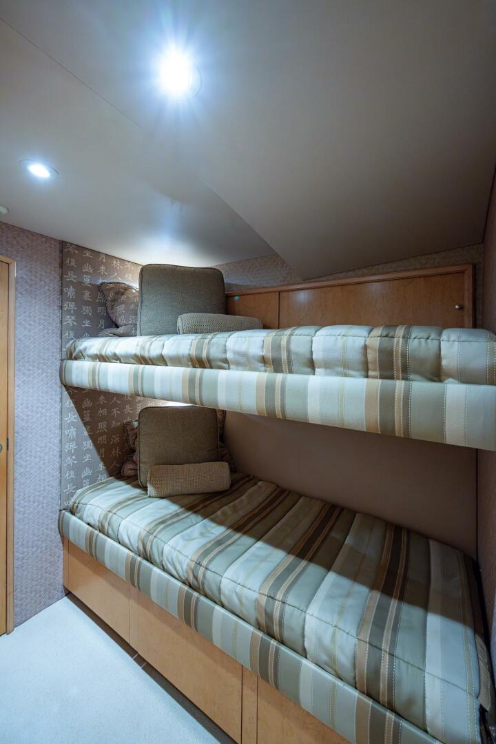 Slide: The Image of Amer Enclosed Flybridge 2001 - 56
