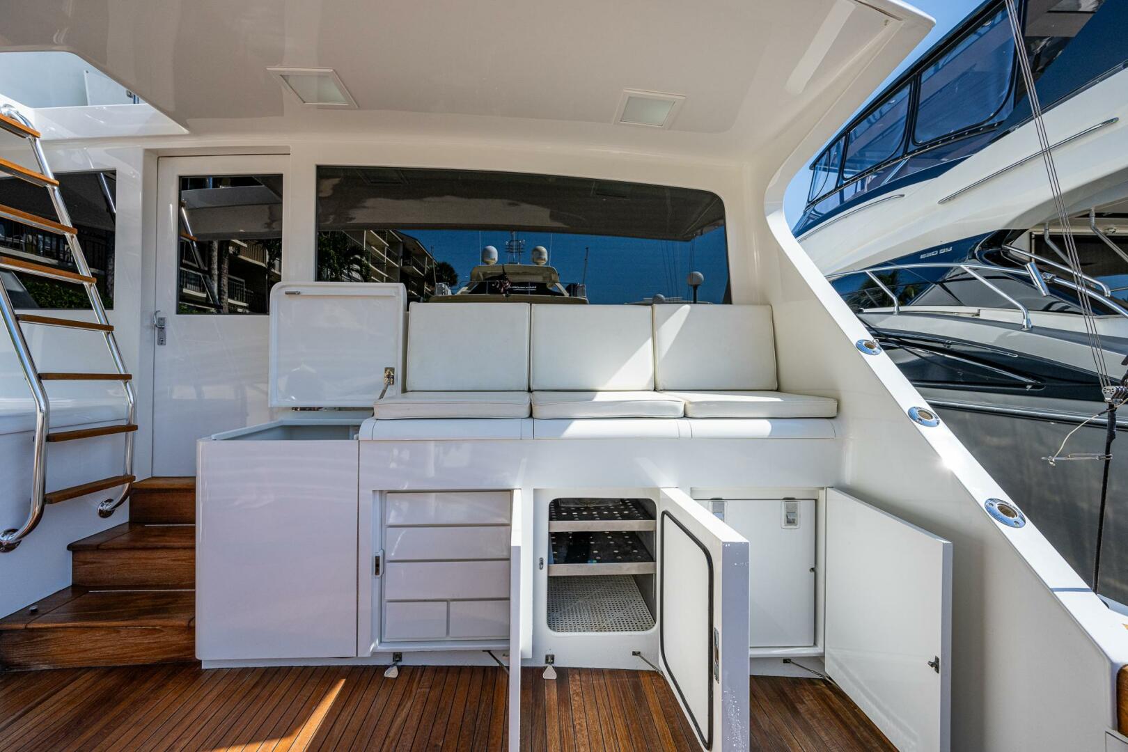 Slide: The Image of Amer Enclosed Flybridge 2001 - 9