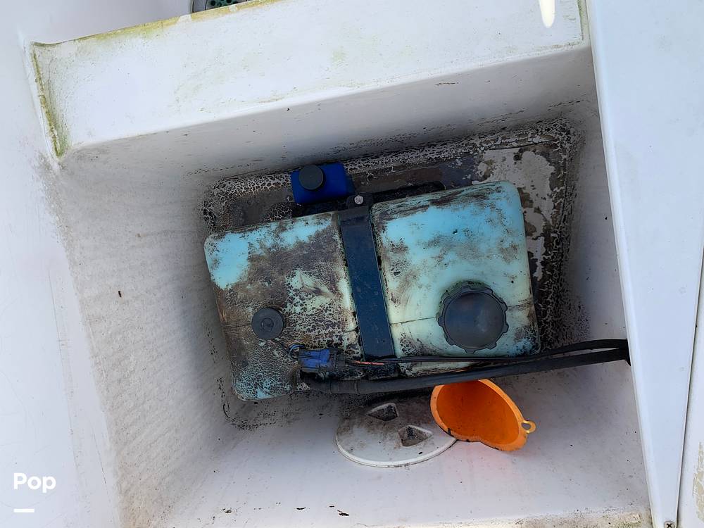 Slide: The Image of Oil Injection Tank - 13425366