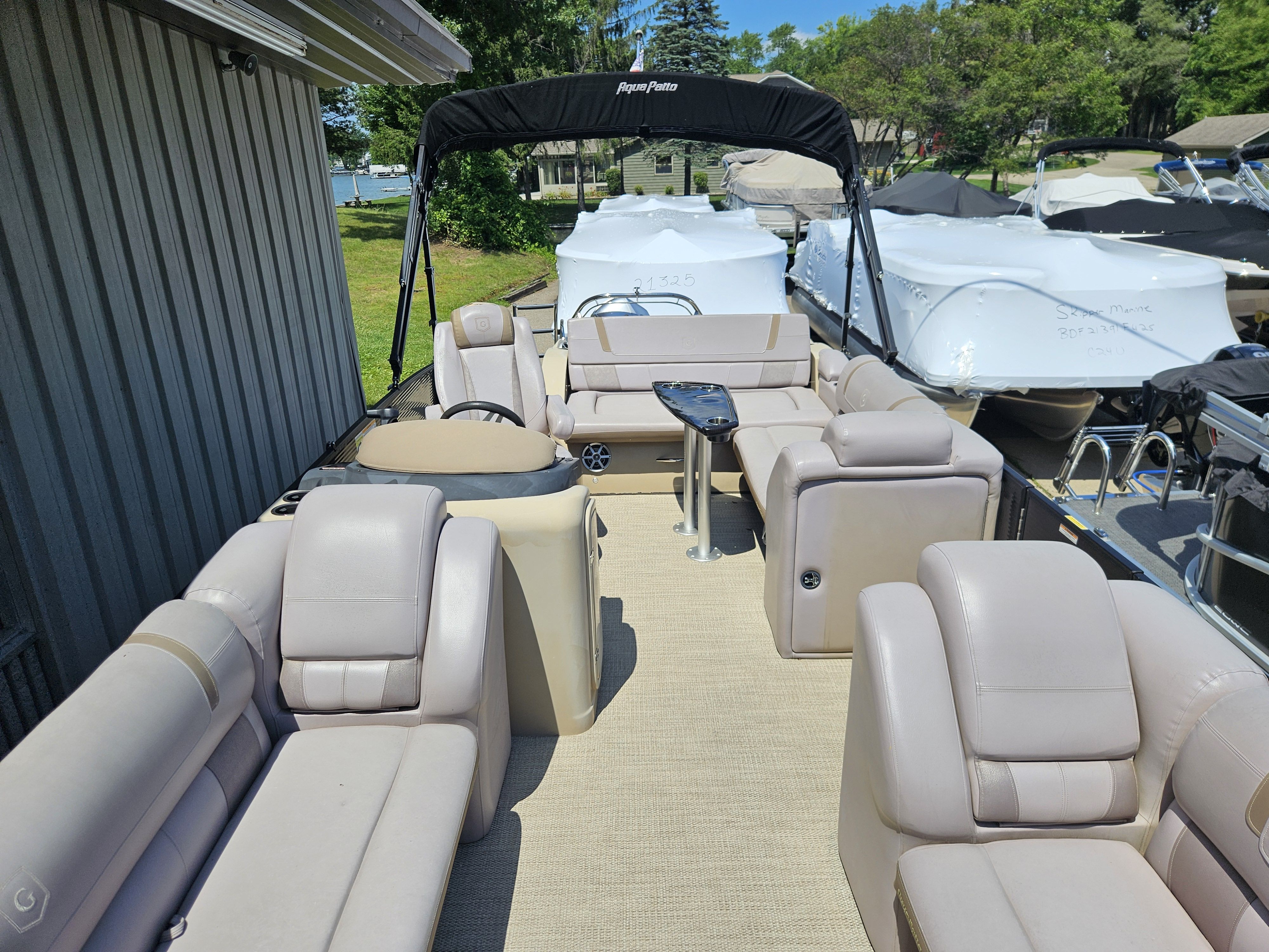 Slide: The Image of Aqua 235 UL 2018 - 6