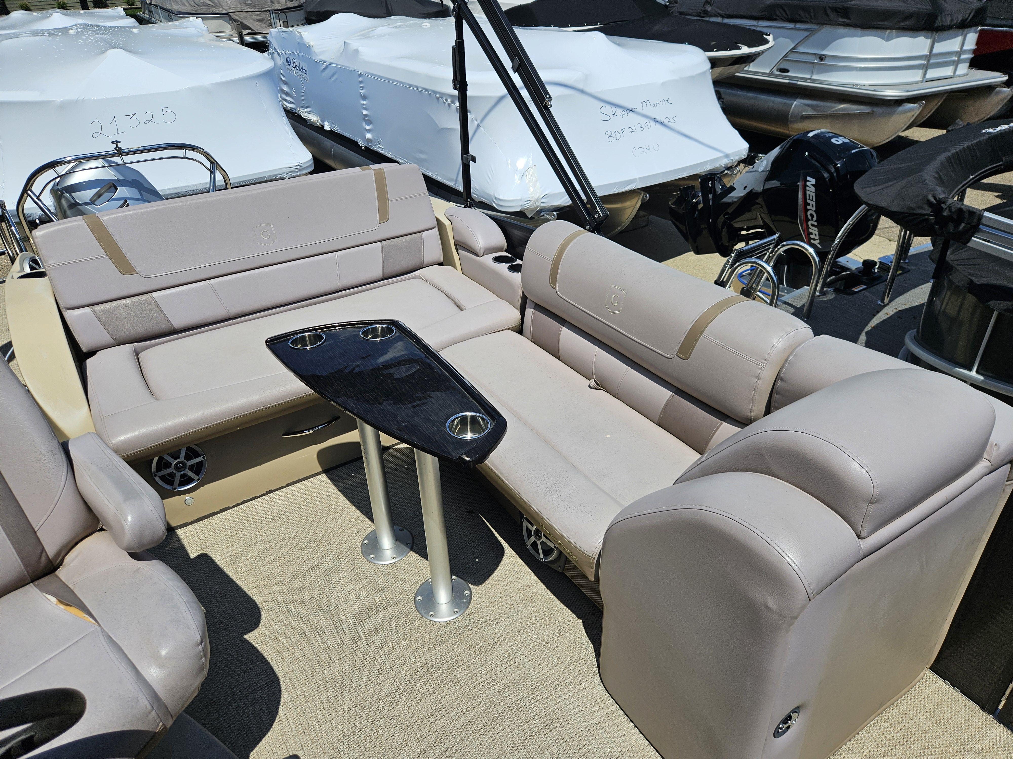 Slide: The Image of Aqua 235 UL 2018 - 9