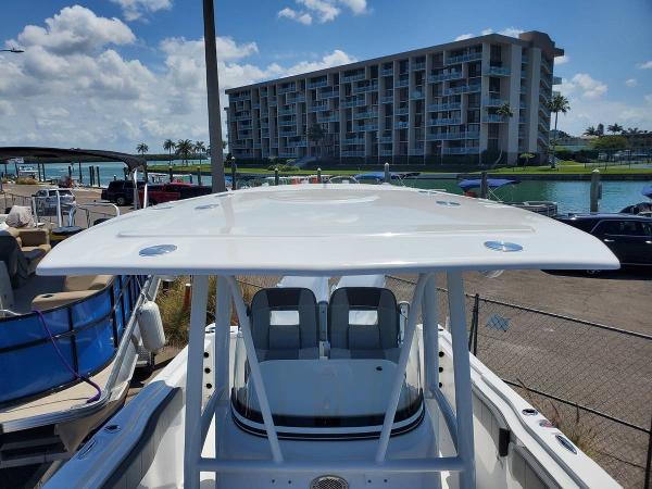 Slide: The Image of Aquasport 2500 Center Console 2022 - 4