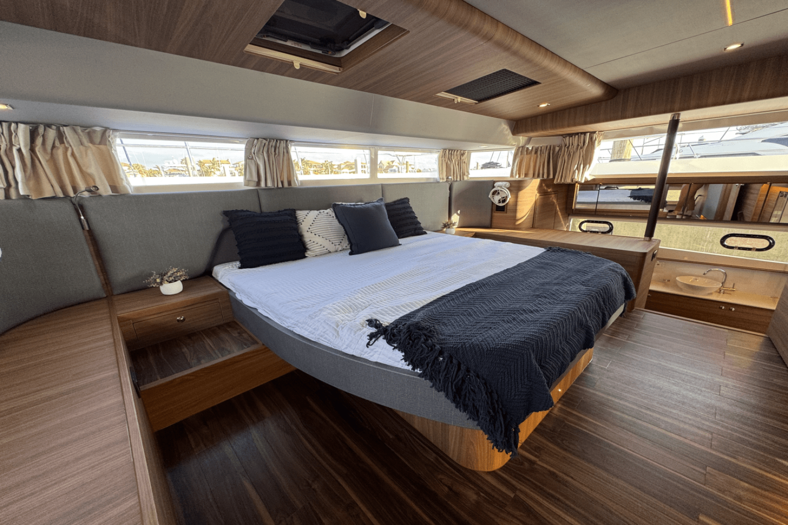 Slide: The Image of Aquila 54 Yacht 2025 - 5045574