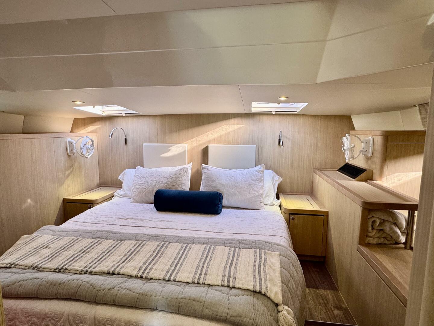 Slide: The Image of Aquila Power Catamaran 2022 - 5074910