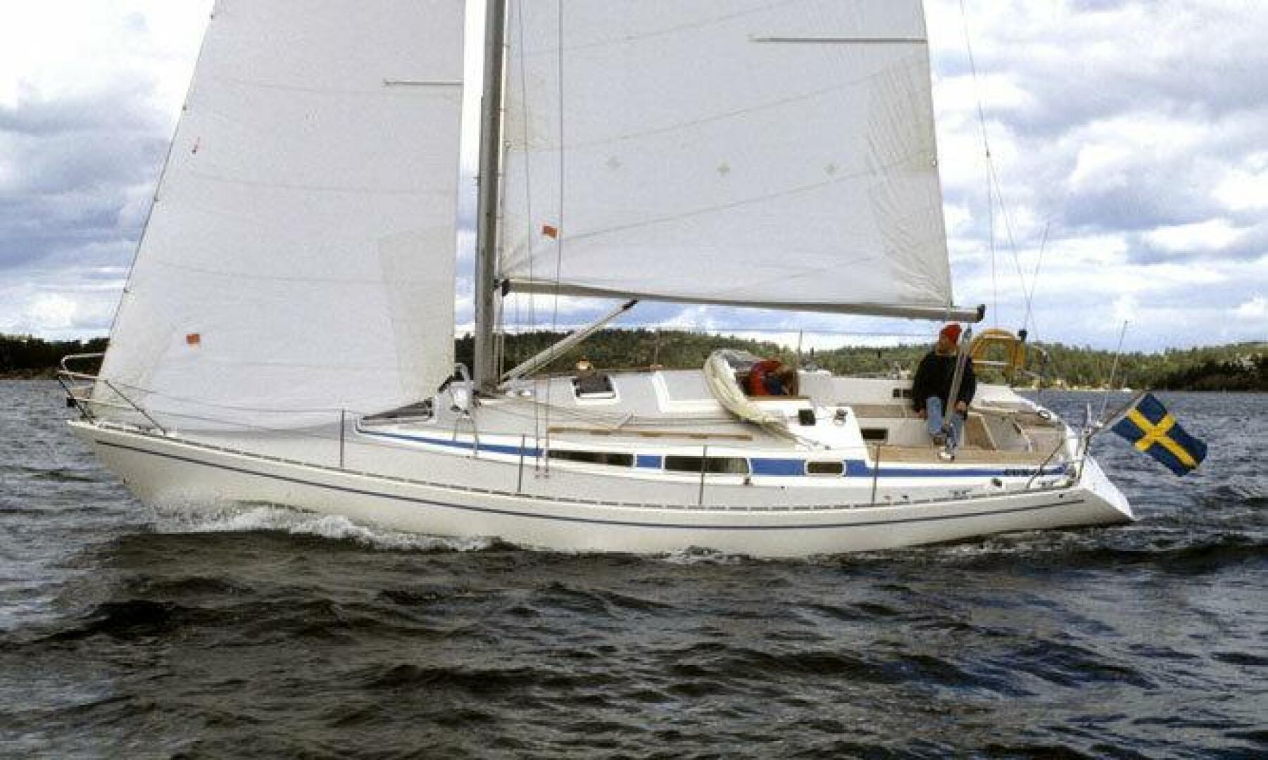 Slide: The Image of 2002 Arcona 355 Sloop - WAYPOINT III Sistership - 3899612