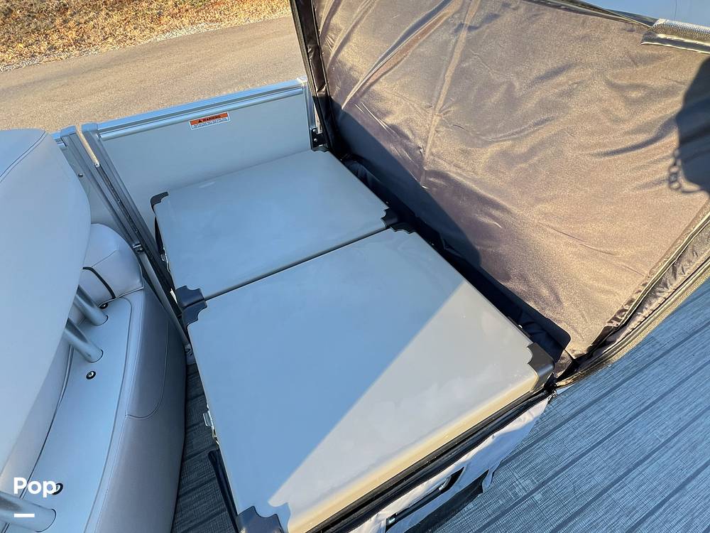 Slide: The Image of Avalon Catalina Platinum Entertainer 2585 2021 - 15190016
