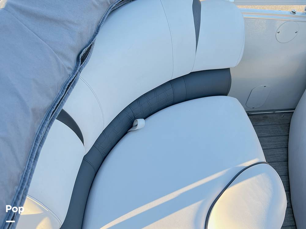Slide: The Image of Avalon Catalina Platinum Entertainer 2585 2021 - 15190028