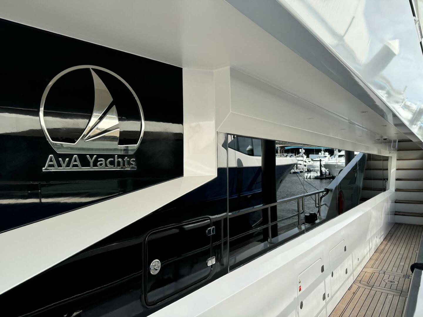 Slide: The Image of Side Deck - 4720925