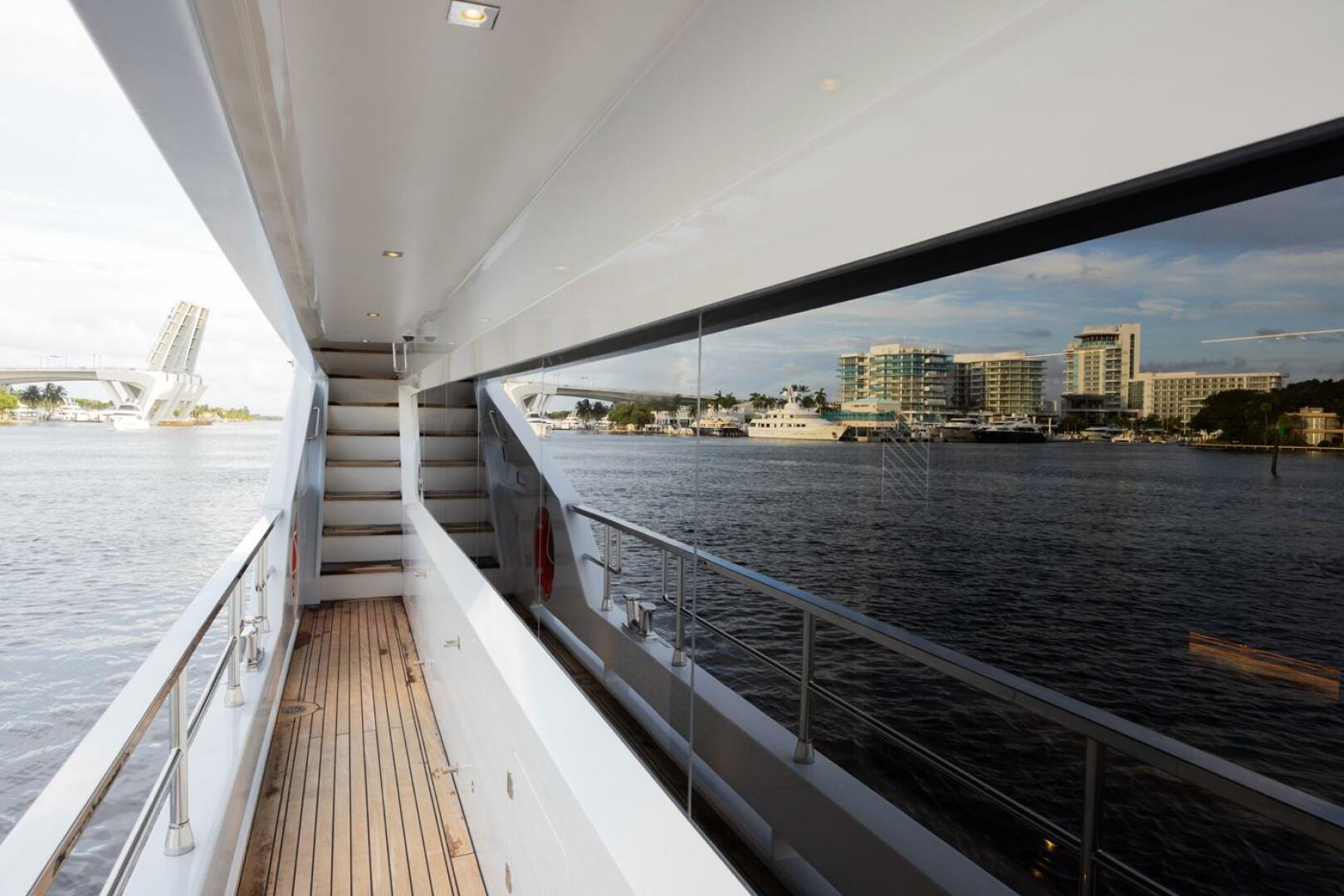 Slide: The Image of Side Deck - 4720927