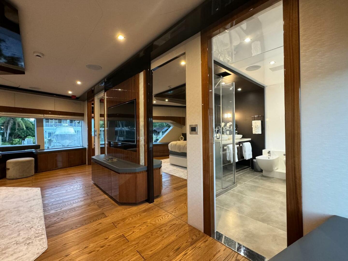 Slide: The Image of Master Suite Looking Aft - 4720688